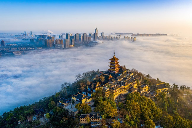 Nantong NPC deputies set off for Beijing