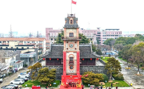 Nantong's iconic landmarks adorned with giant couplets 