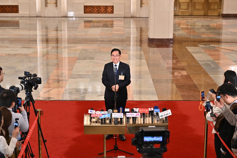 Central SOEs make strides in AI and quantum tech