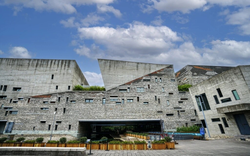 Exhibitions across Zhejiang offer holiday options