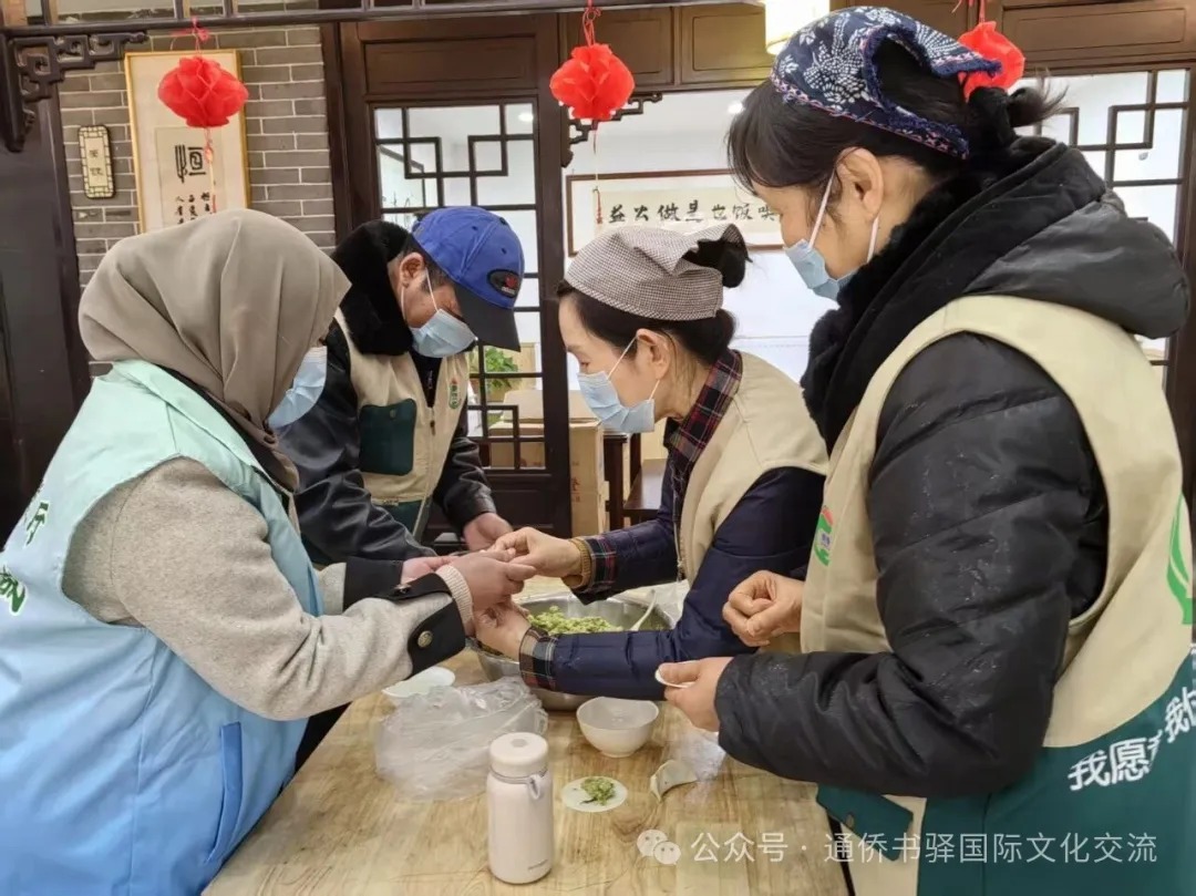 Indonesian students learn to make dumplings, spring rolls at Nantong vegetarian restaurant
