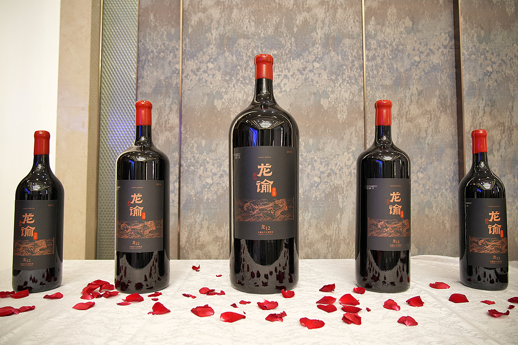 French President Macron presented with Yantai Changyu's Longyu Wine