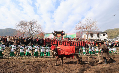 Quzhou village welcomes spring with traditional ceremony