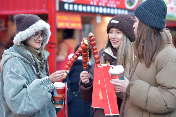 Qingdao's iconic Spring Festival fair draws millions