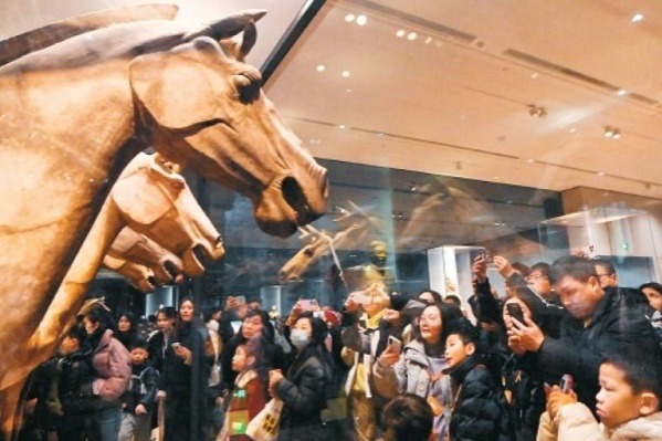 Xi'an tourism market booms during Spring Festival holiday