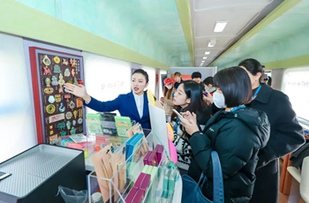 Immersive cultural experience aboard Shandong's 'Qilu No 1' tourism train