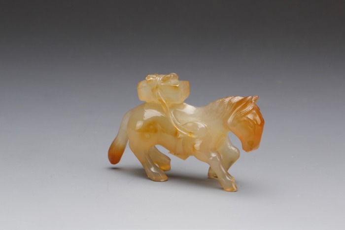 Agate horse carrying a bundle of Buddhist scriptures