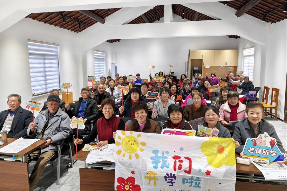 Innovative courses enrich seniors' lives in Shanghai