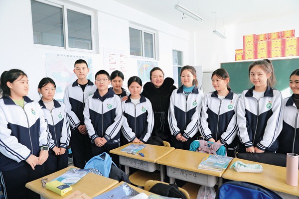 NPC deputy promotes ethnic unity education in Xinjiang school