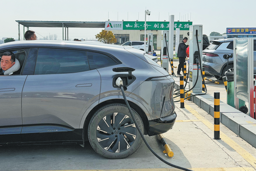 Holiday rush fuels motorway charging