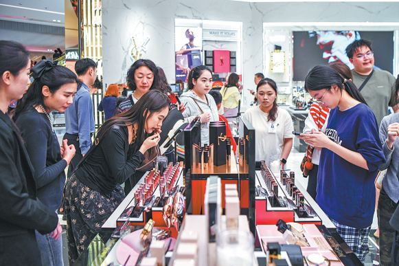 Hainan's duty-free sales soar on tourism boom