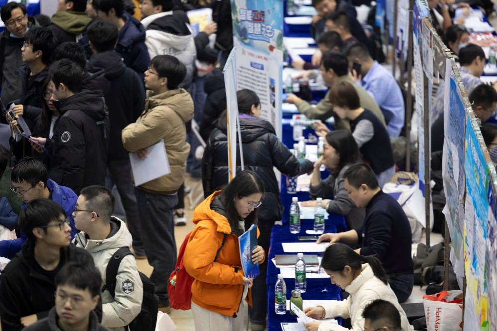China takes steps to support graduates' employment ahead of graduation season