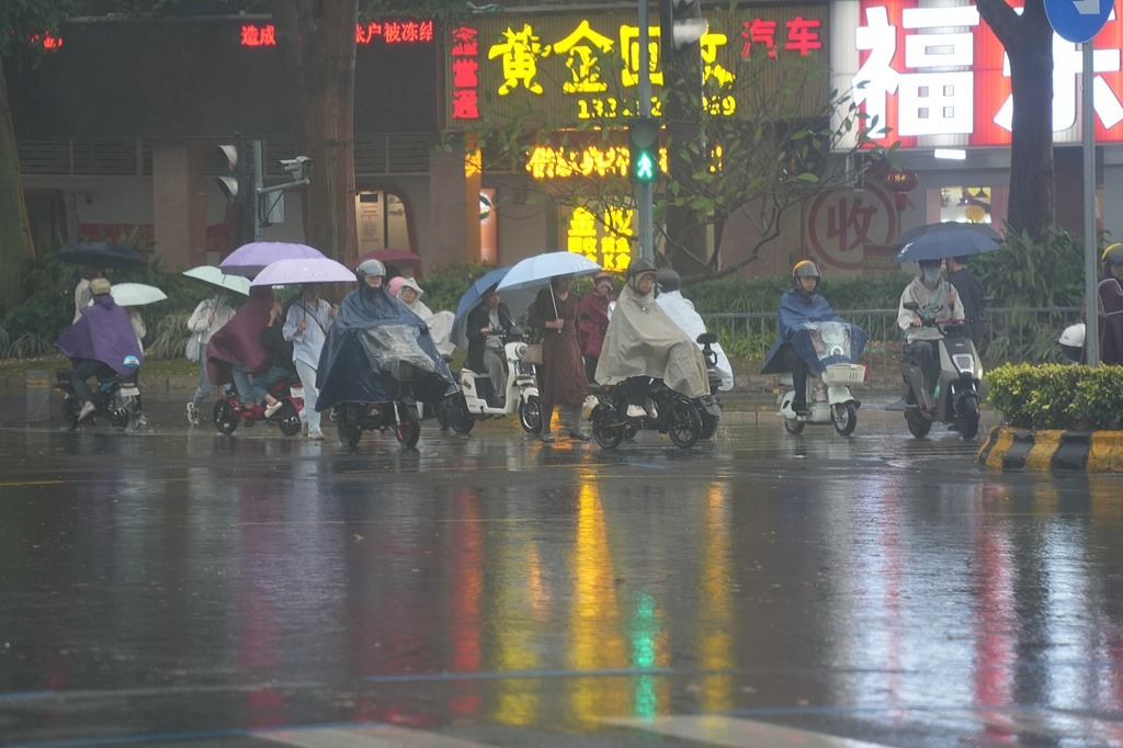 Heavy rainfall expected to soak southern China, raising flood risks