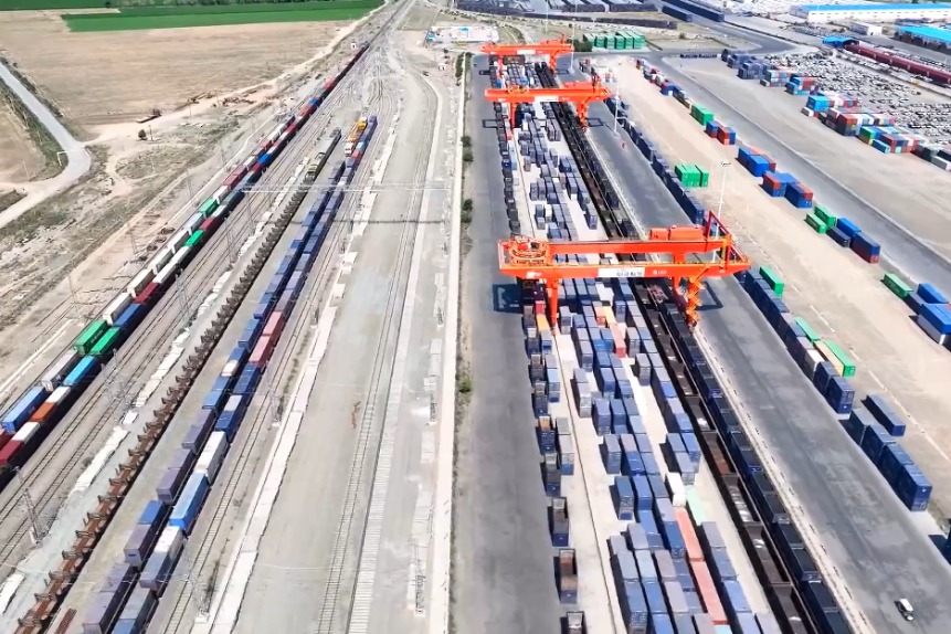 Xinjiang's foreign trade surges 36 percent to 71.2 billion yuan to start the year