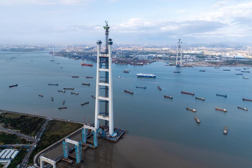 Shiziyang bridge takes shape, showcasing innovative designs