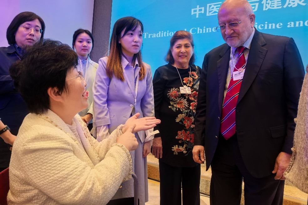 Business Leaders Roundtable draws 300 international representatives to Tianjin