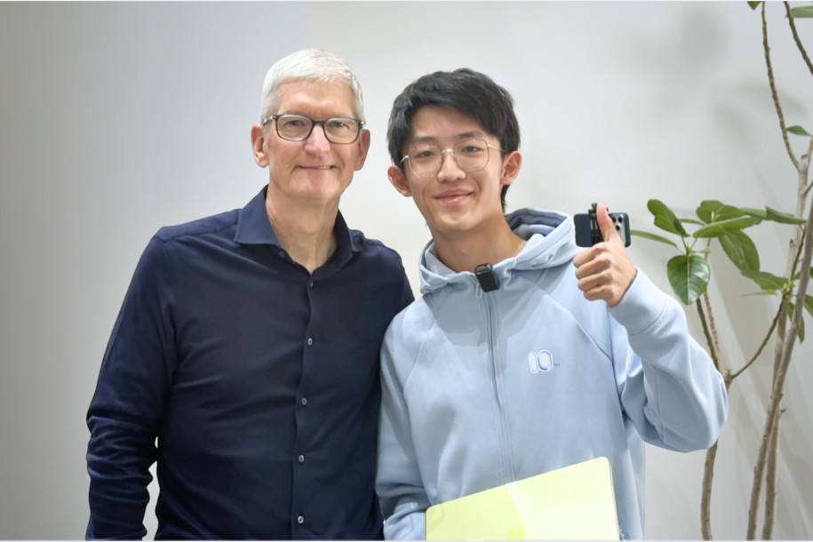 Nantong student interviews Apple CEO Tim Cook
