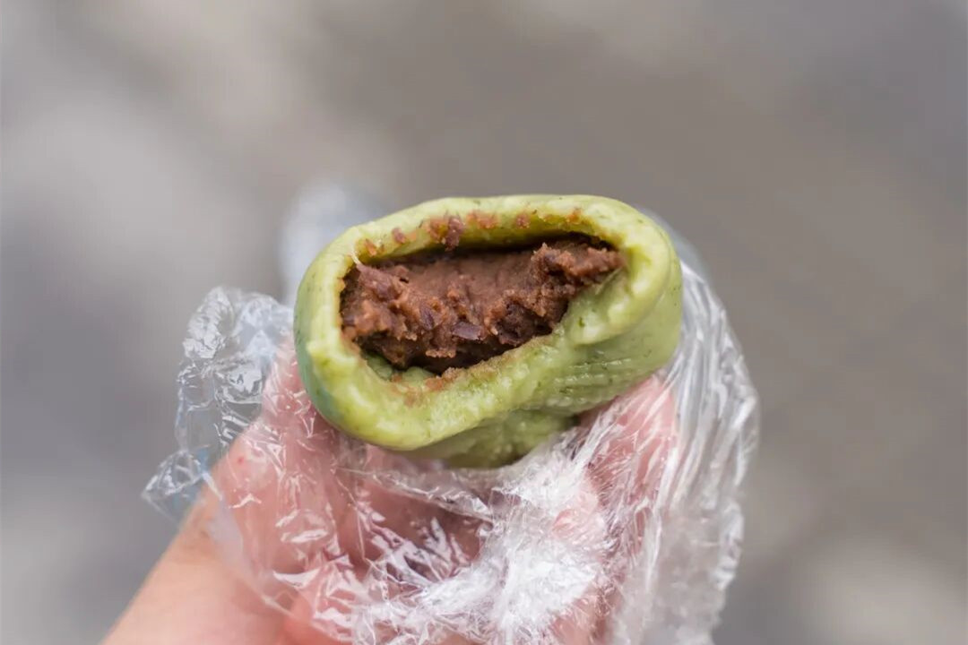 Taste of spring: A bite of qingtuan