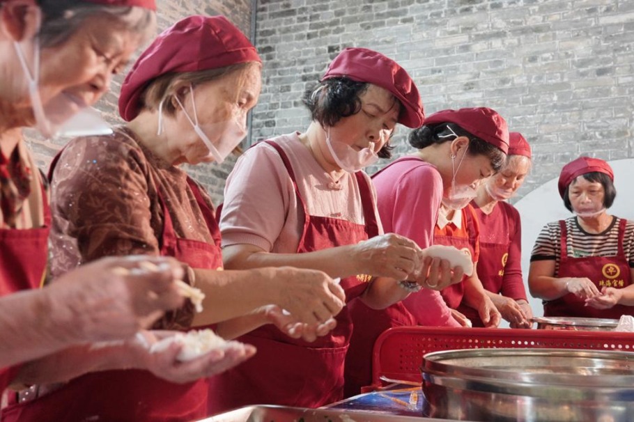Guangdong village gets busy making centuries-old springtime delicacy