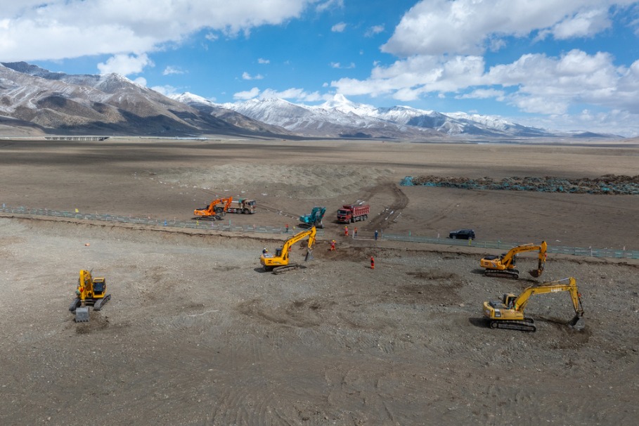 Construction of solar thermal power plant at altitude of 4,550 meters starts in China's Xizang
