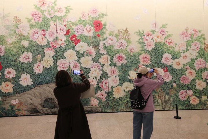 Peonies 'blossom' on paper at Beijing art exhibition