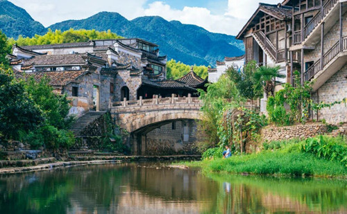 Quzhou launches travel routes for senior-friendly tourism