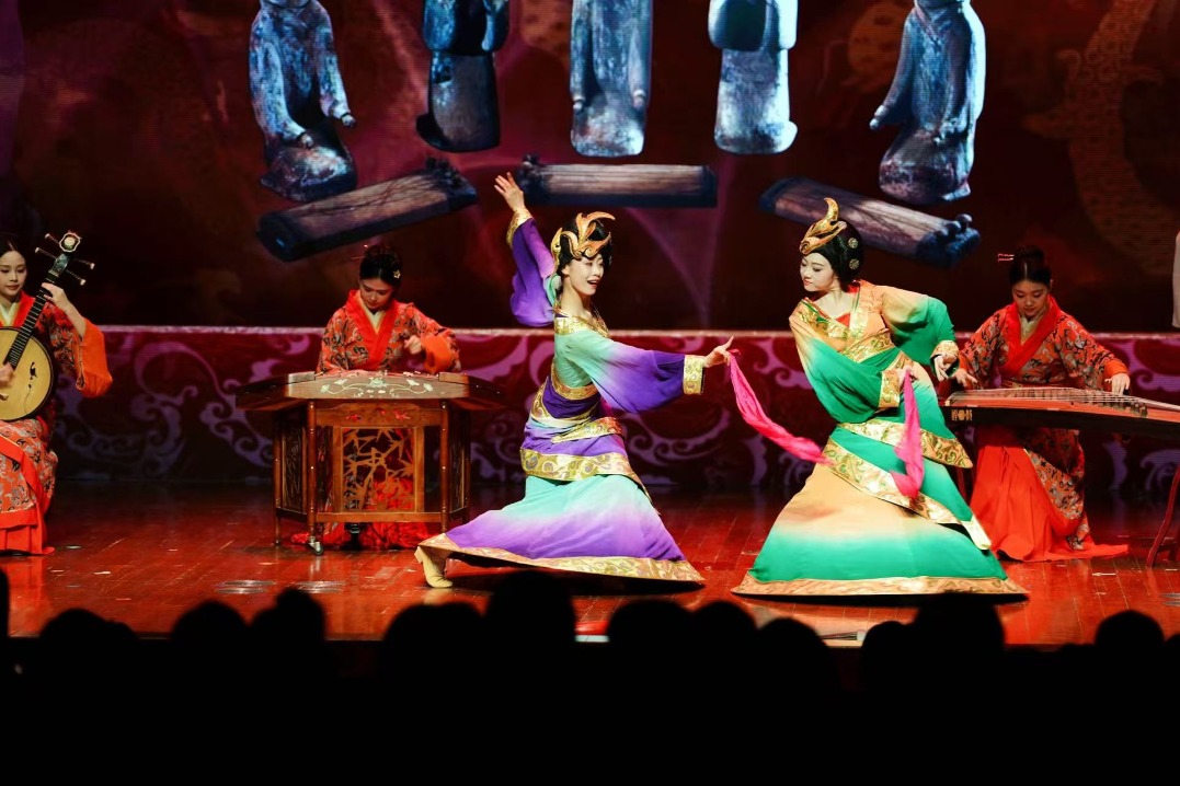 Concert blends folk music and ancient instruments in Shanghai