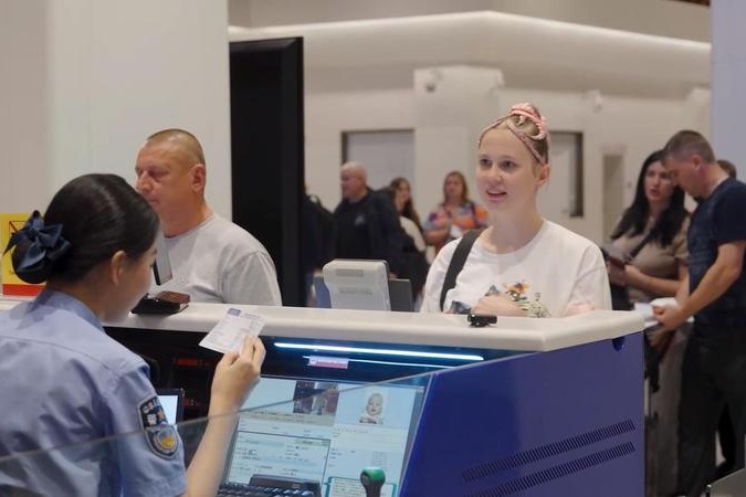 Visa-free, favorable policies boost foreign arrivals