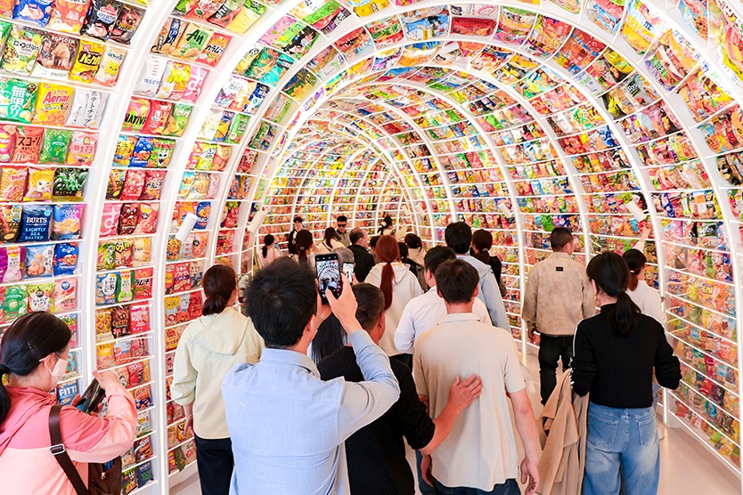 Changsha snack store earns Guinness record with 35,000 products