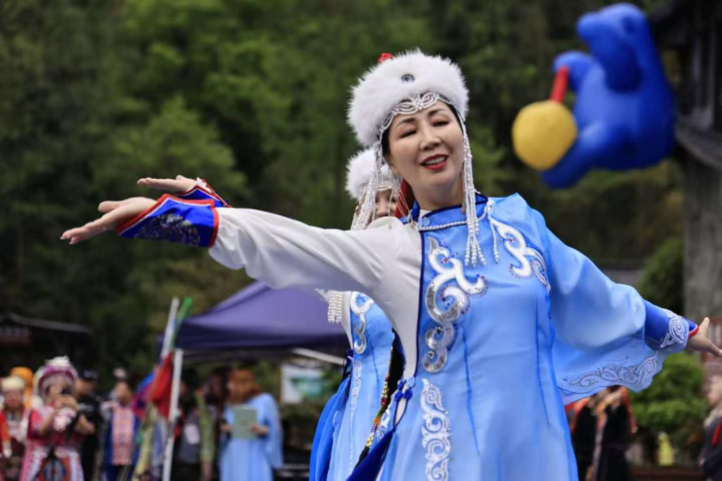 Russian artists perform in Zhangjiajie at cultural exchange event