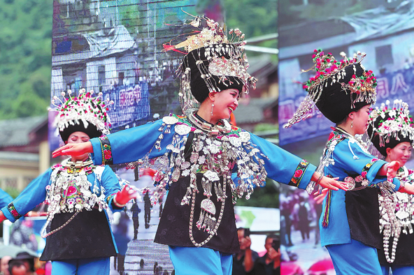 Hunan welcomes tourists lured by allure of miao silver