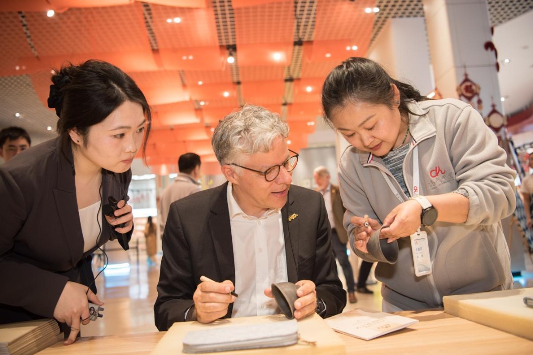 International delegation witnesses Hebei development