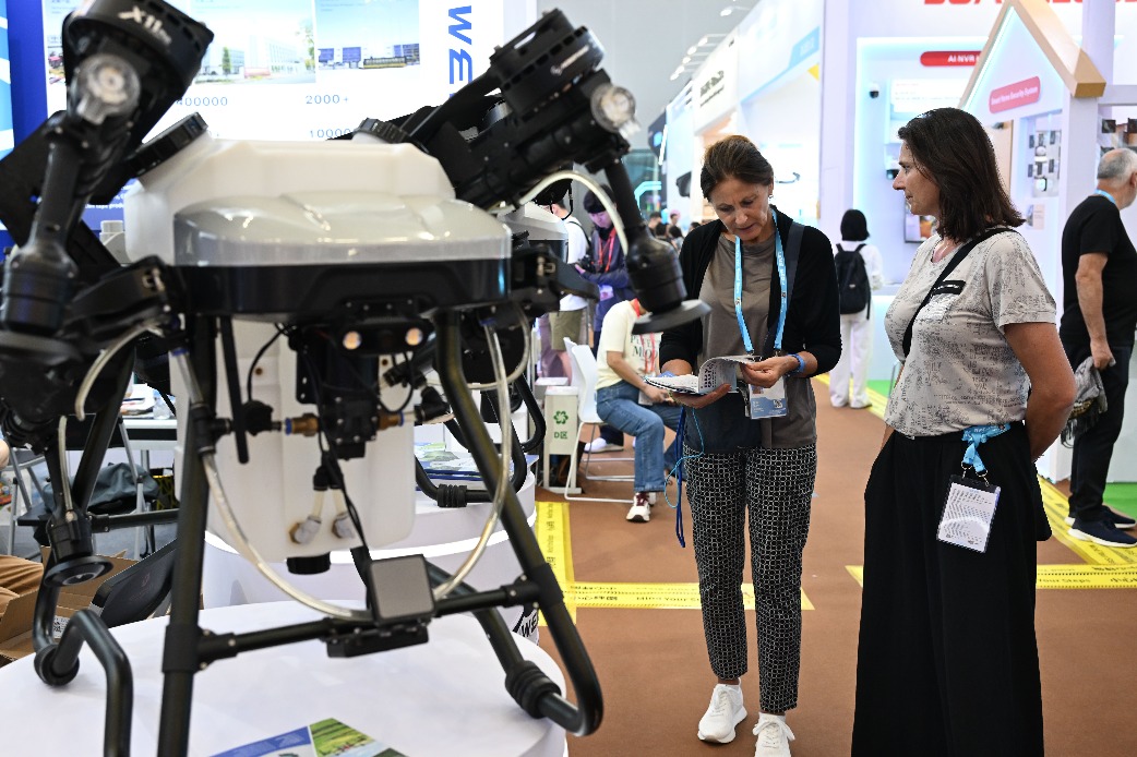 Foreign buyers hit record for first phase of China's Canton Fair