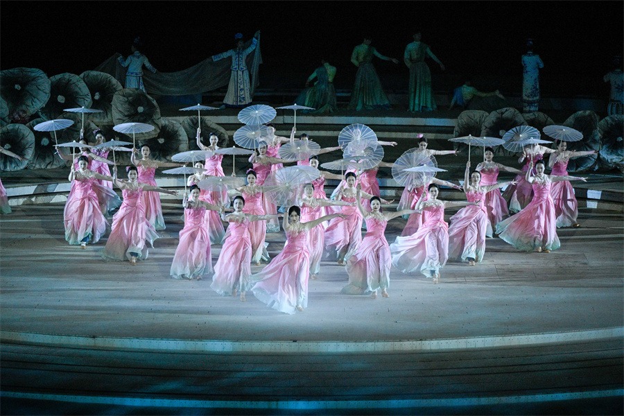 Hebei's grand Kangxi show returns for 15th season
