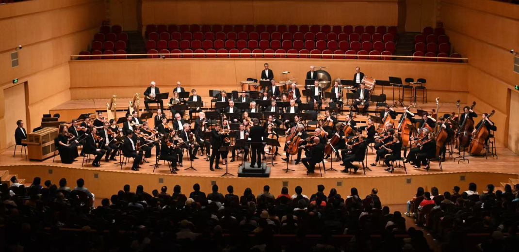 Paris orchestra dazzles Wuhan with symphonic masterpieces