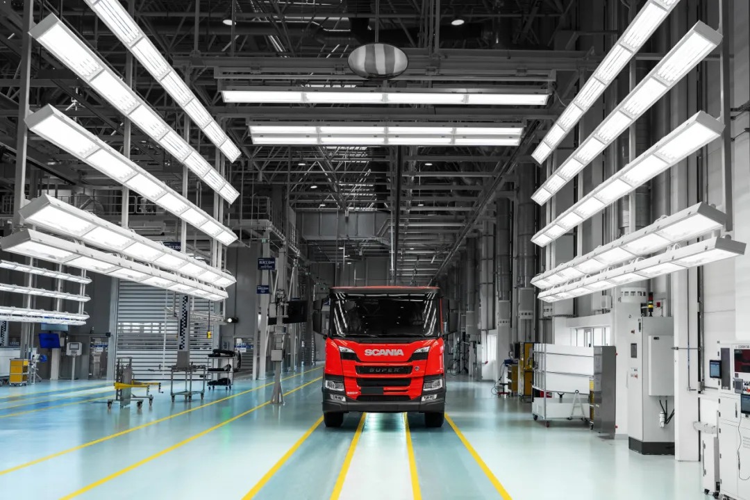 Scania delivers first fire truck chassis from Rugao production base