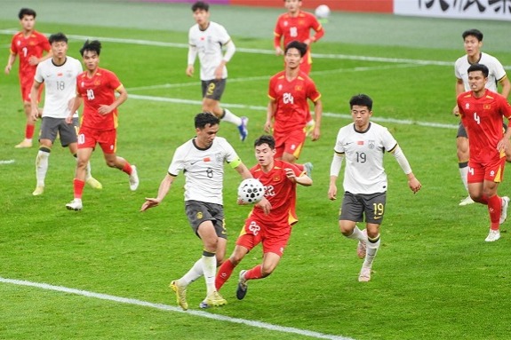 Intl football tournament concludes in Xi'an