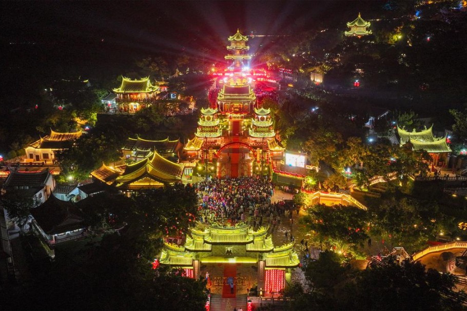 Devotees flock to Meizhou for sea goddess celebrations