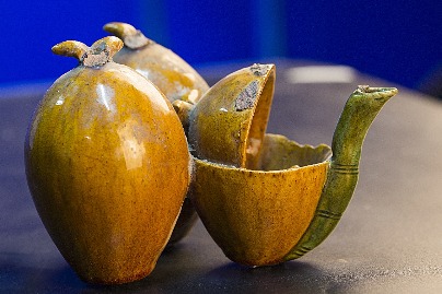 Tri-color glazed pomegranate-shaped cup unearthed from Datong