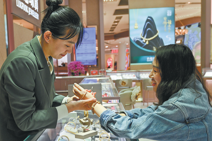 Gold miners hike overseas capacity in Q1