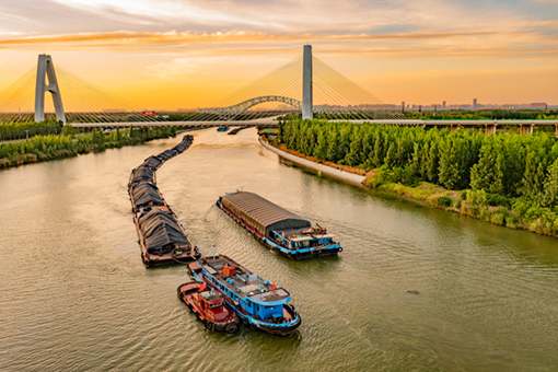 Jining's Grand Canal ports power ahead with smart tech