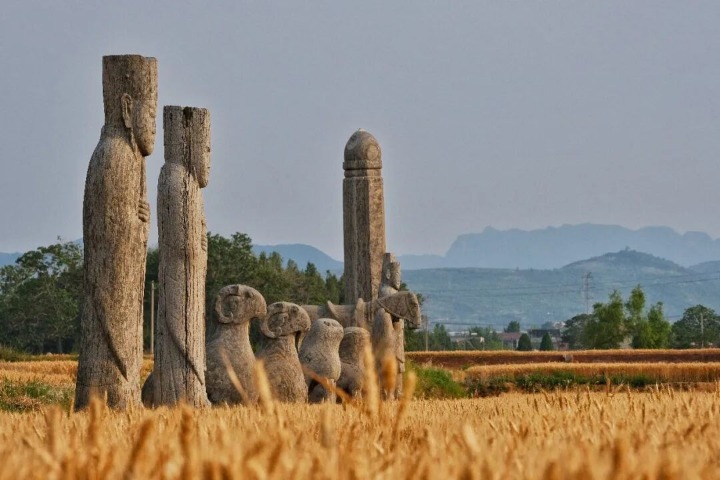 1,000-year-old stone statues guard fields in Henan