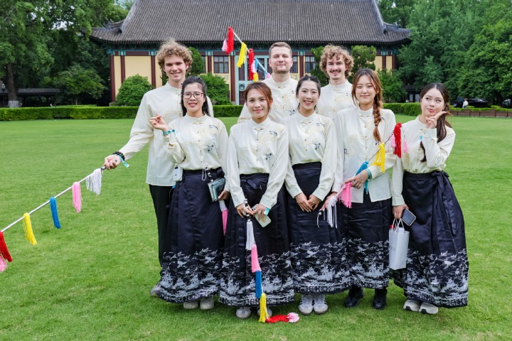 Global Chinese poetry celebration concludes in Nanjing