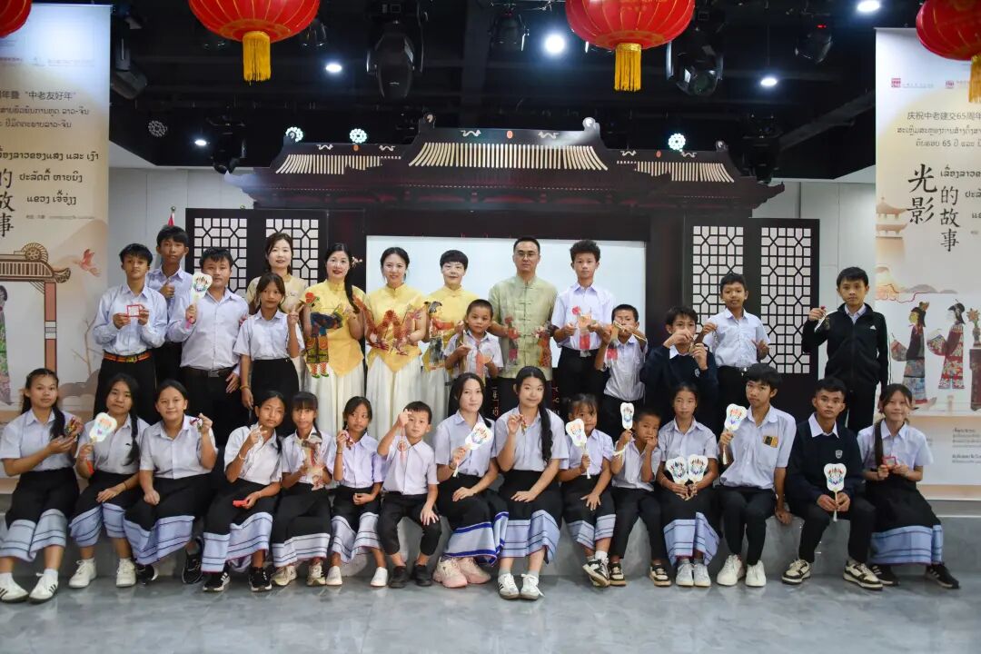 Zhejiang Cultural Center showcases Haining shadow puppetry in Laos