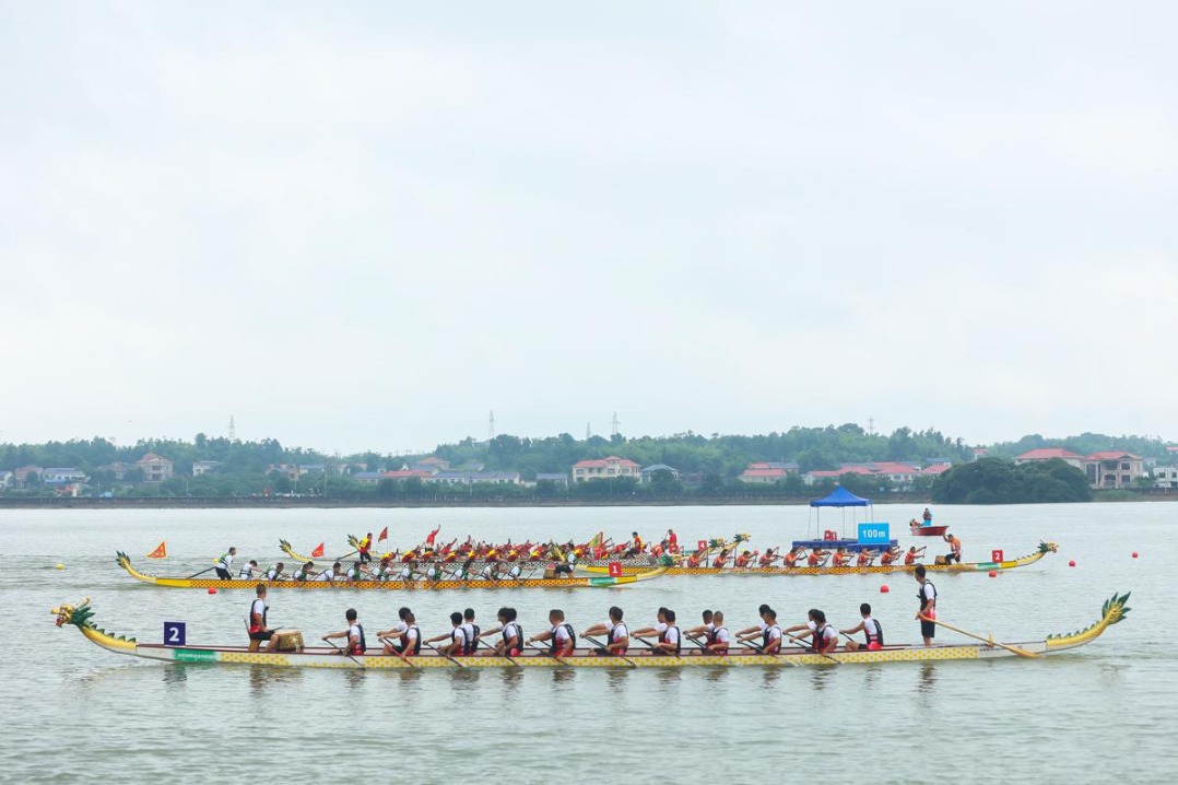Dragon boat races in Changsha light up early festive spirit