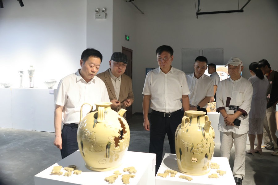Ceramic exhibition in Changsha bridges past and present