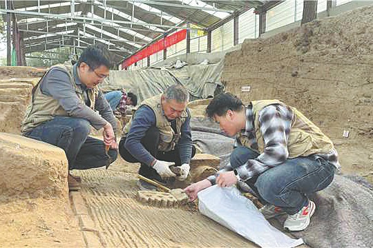Dragon tiles unlock Qinshihuang's eastern dreams