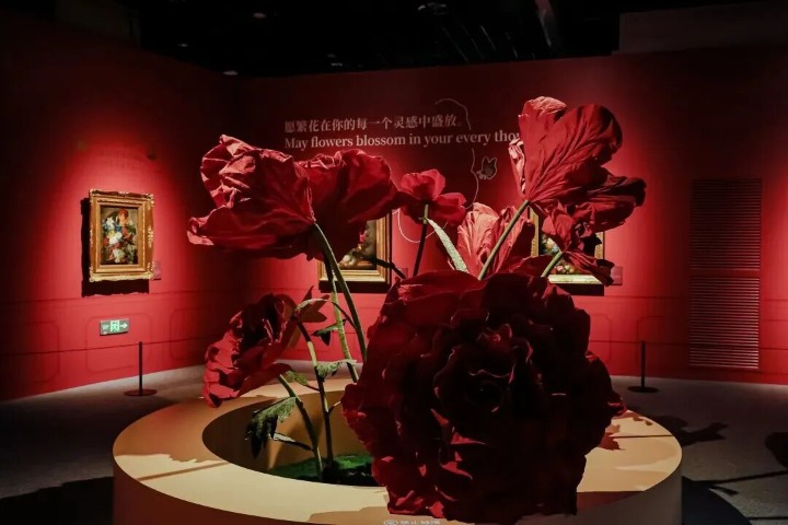 Flower-themed paintings from Austria on view in Beijing