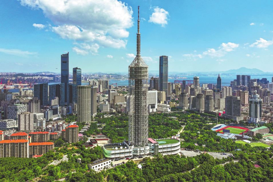 Summer Davos spotlight falls on host city Dalian's economic rise