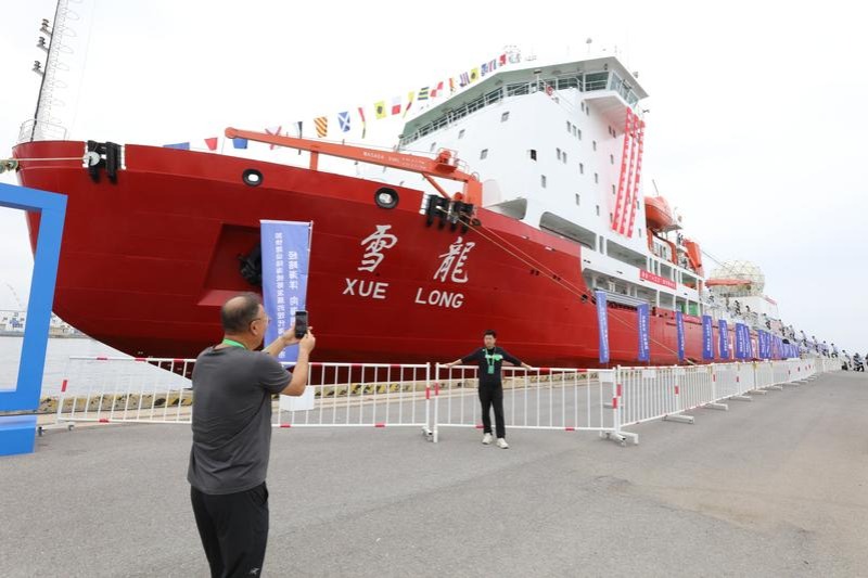 China's icebreakers Xuelong, Xuelong 2 open to visitors in Dalian port
